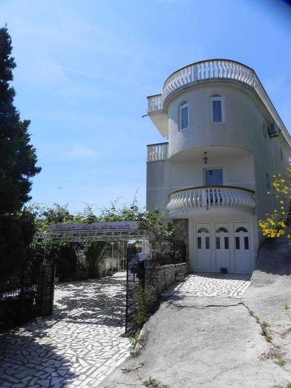 Apartments & Rooms Villa Anastasija 乌尔齐尼 外观 照片
